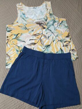 Denver Hayes Shorts, Medium With Reitman's Floral Tank Top ,Large ,Bundle